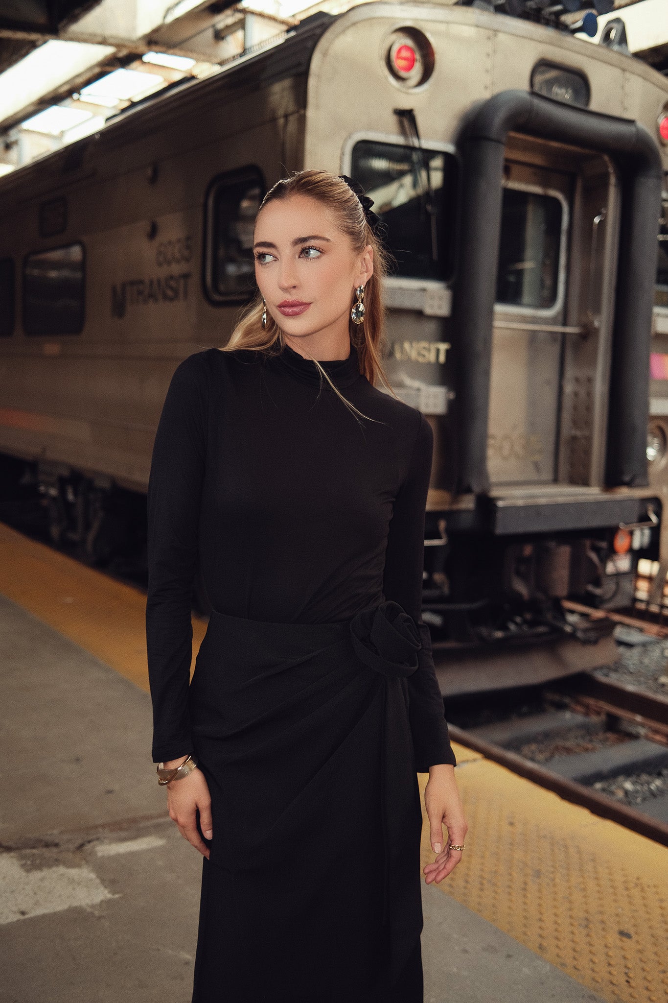 Rosette Midi Skirt- Black