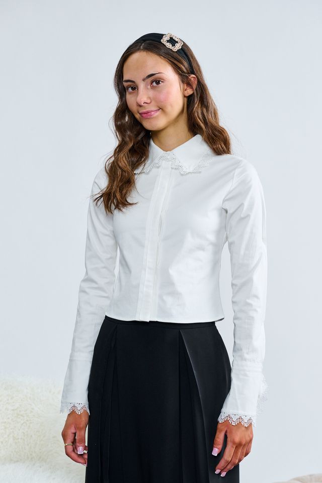 White Button Down w/ Lace at Edge of Collar Top