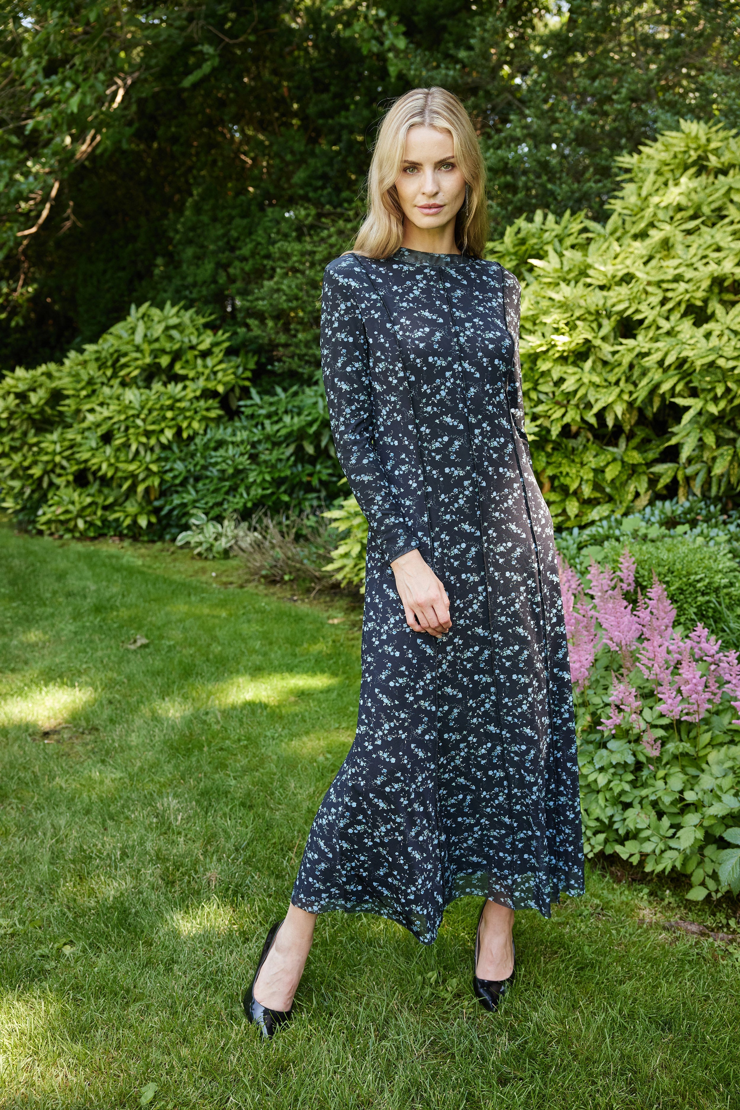 Parker - Maxi Dress With Exposed Seams - Blue Floral