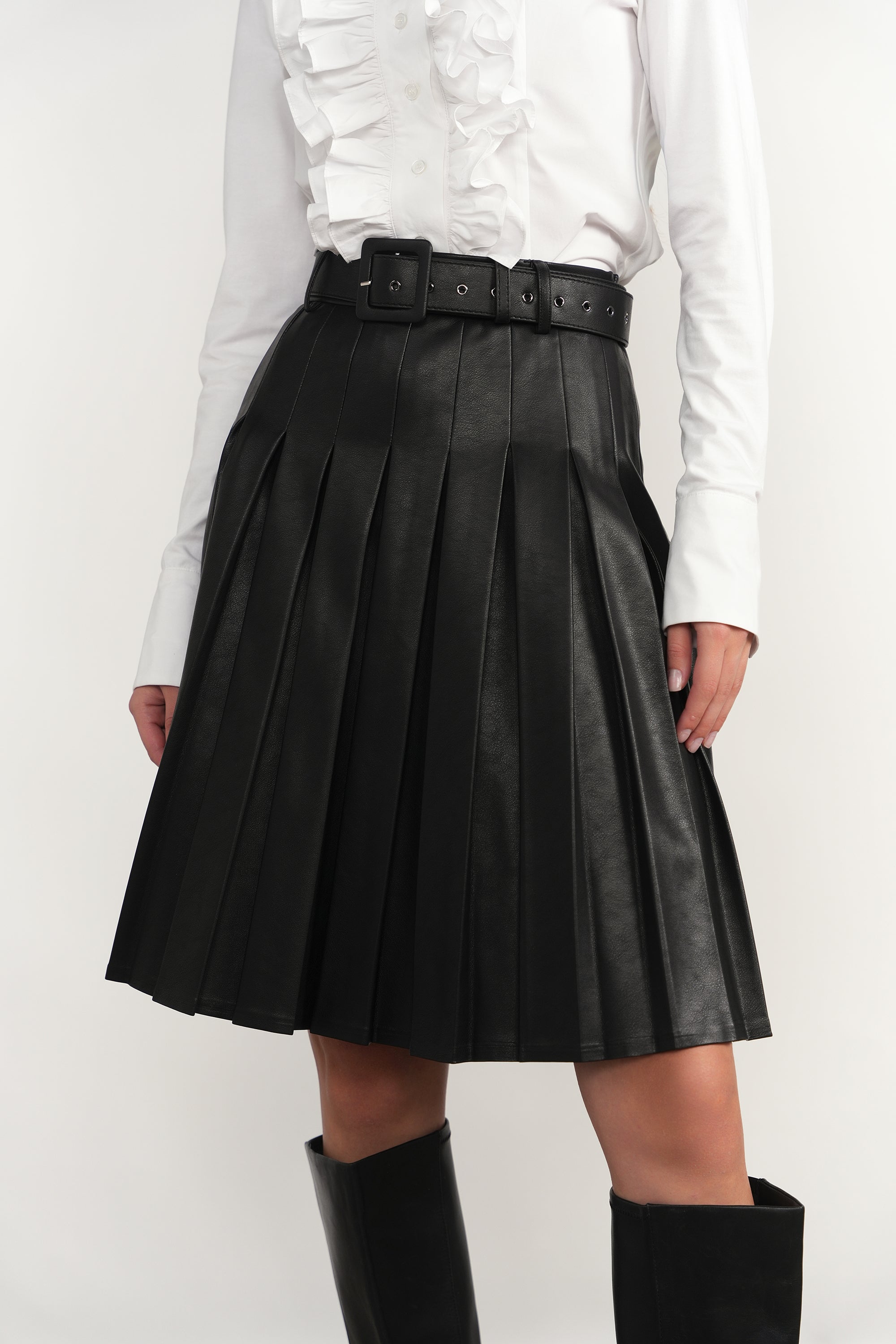 Yarra Skirt - Black 23 Short